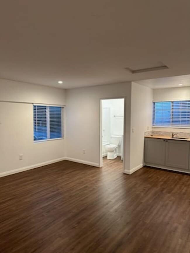 Building Photo - 1146 Calle Emparrado