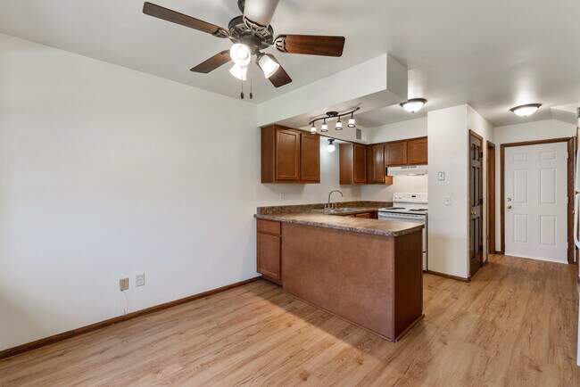 Cocina - 5221 N Mohawk Ave