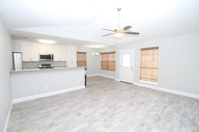 Foto del edificio - Northeast Pensacola 3/2 with Fenced Yard &...