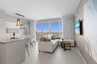 Building Photo - 4010 S Ocean Dr