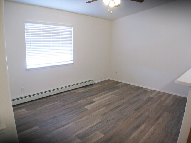 Building Photo - 1156 E Carolina Ave