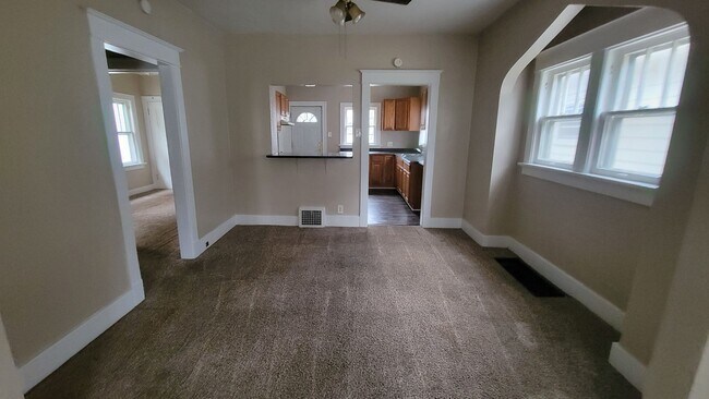 Building Photo - Solid Two-Bedroom House Full of Feature