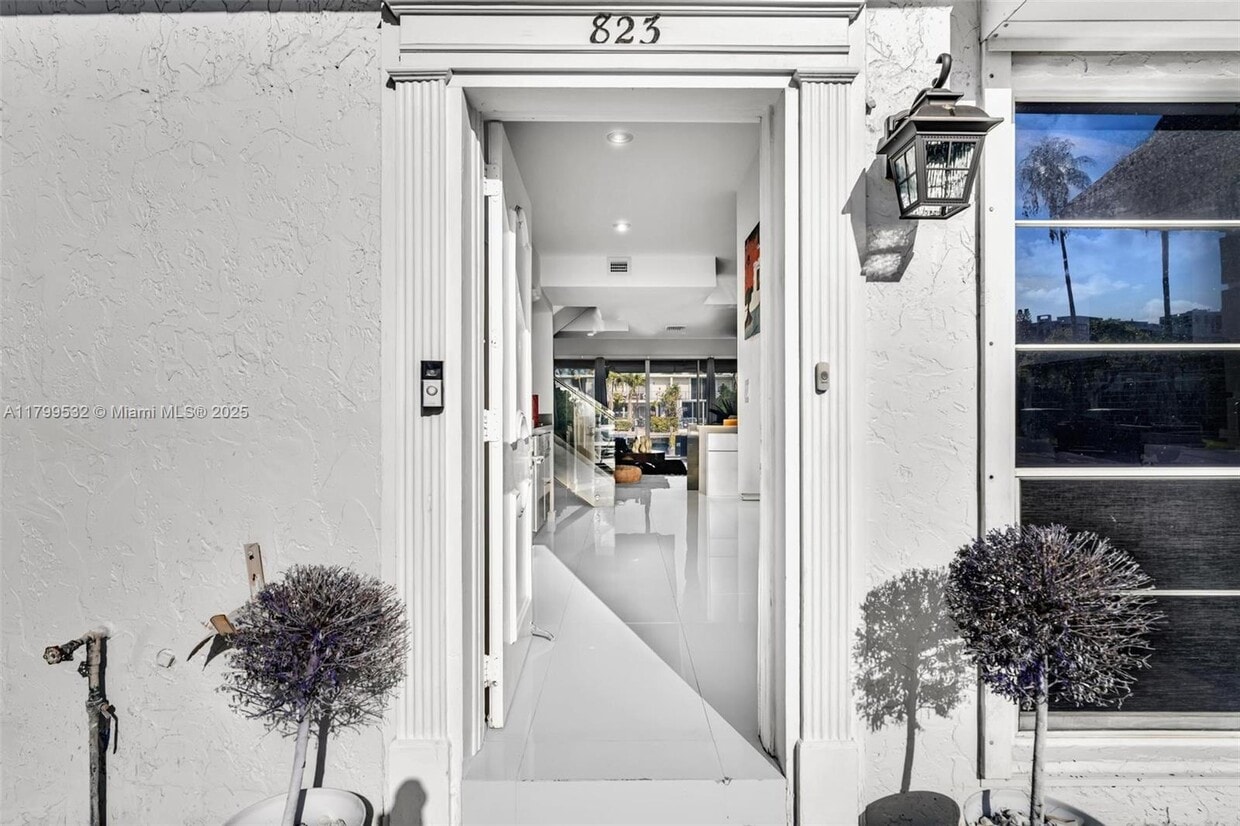 Primary Photo - 823 NE 26th Ave