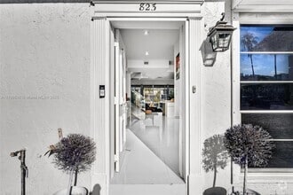 Building Photo - 823 NE 26th Ave