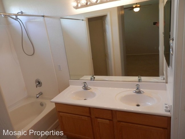 Foto del edificio - 3 br, 2 bath House - 3401 E Powell Way