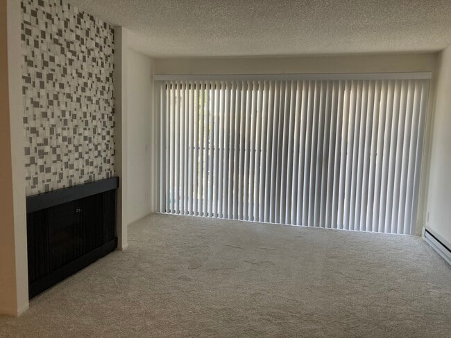 Building Photo - 380 Vallejo Dr