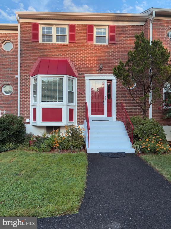 Foto del edificio - 7209 Lake Cove Dr