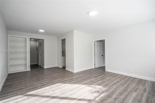 Foto del edificio - 6871 Abbott Ave