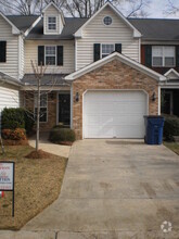 Building Photo - 418 Village Pl