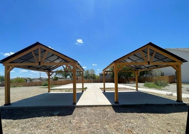 Foto del edificio - 10306 Lynwood Branch