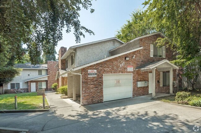 Foto del edificio - Spacious 4 Bedroom Townhomes in Chico