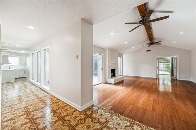Building Photo - 7806 Rollingbrook Dr