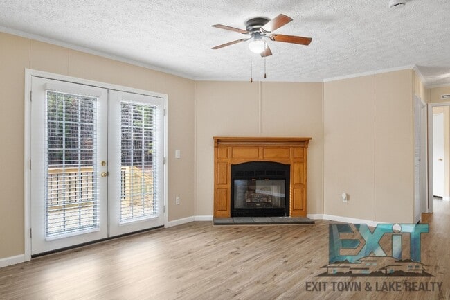 Building Photo - Beautiful Fully Renovated 3 Bed 2 Bath Home