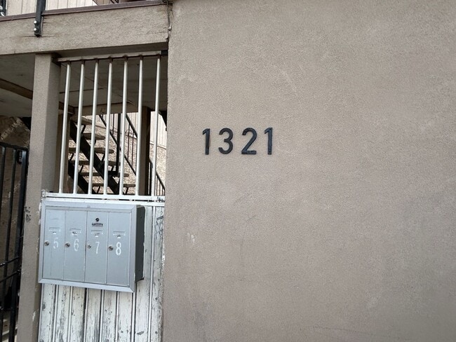 Photo - Upstairs 2 Bed 1 Bath Apartment