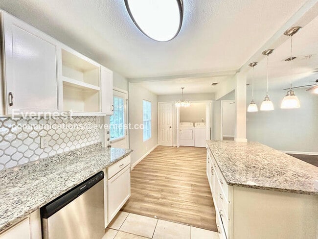 Foto del edificio - 10425 Ferguson Rd