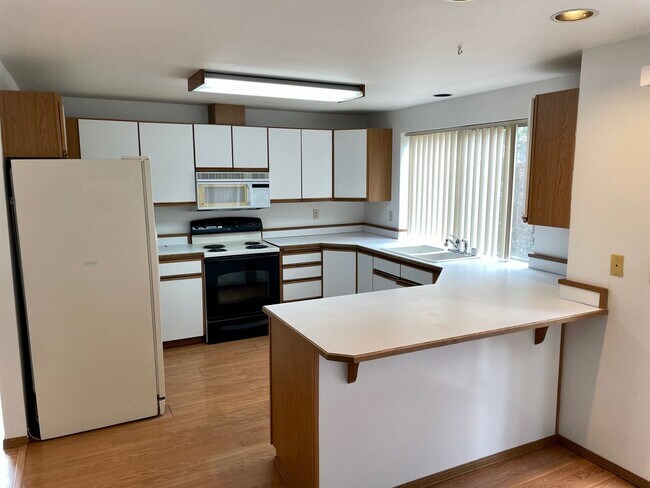 Building Photo - PENDING APPLICATION - Charming Single-Fami...