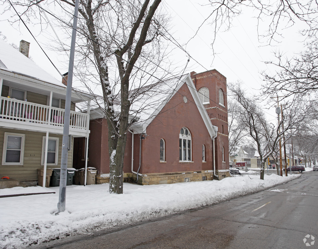 Building Photo - 152 E Johnson St