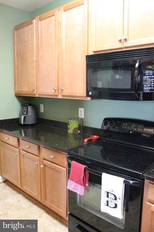 Building Photo - 6161 Willow Pl