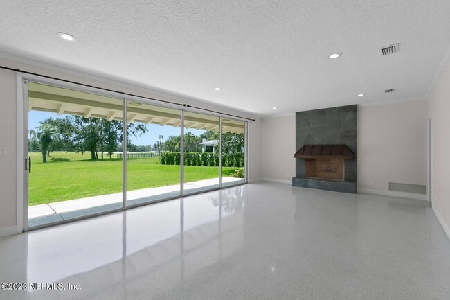 Foto del edificio - 221 Pablo Rd