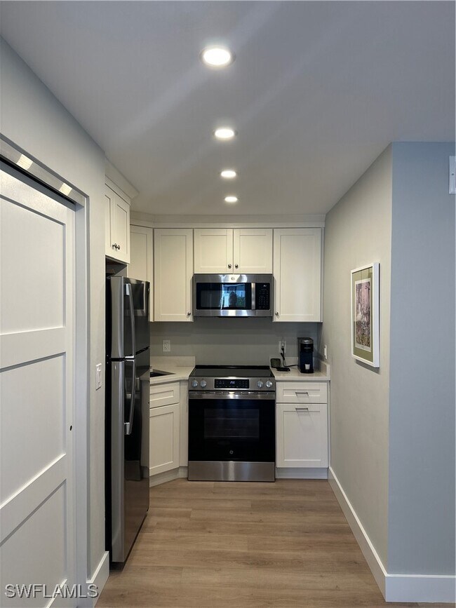 Building Photo - 780 10th Ave S