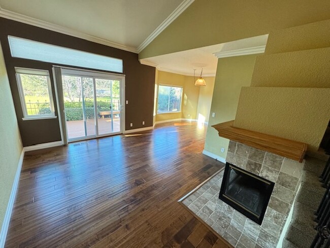 Foto del edificio - 2 story Clayton townhome, golf course views!