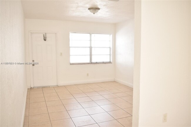 Building Photo - 633 NW 6th Ct