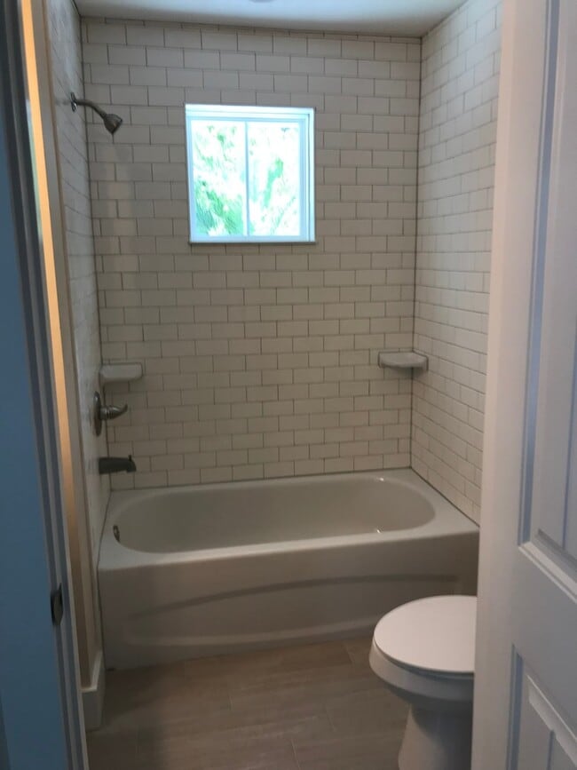 Building Photo - Newly Constructed Luxury 4 Bed / 4 Bath Bungalow Cottage with Extra Room and Bathroom