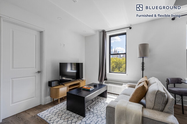 Building Photo - 45 W 81st St