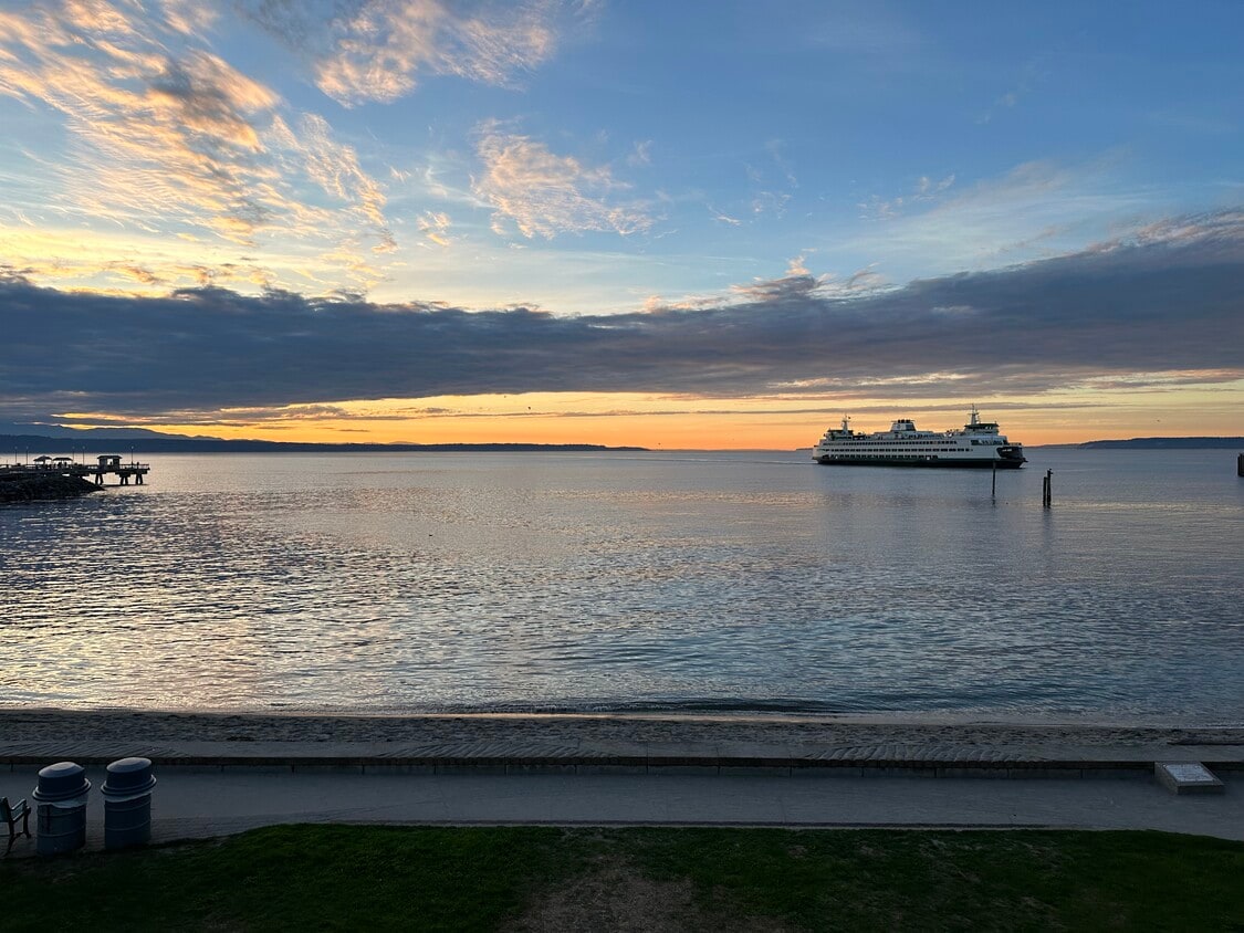 Photo - 250 Beach Pl (Edmonds, WA)
