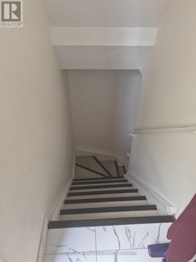 Photo du bâtiment - 1761 McGill Ct