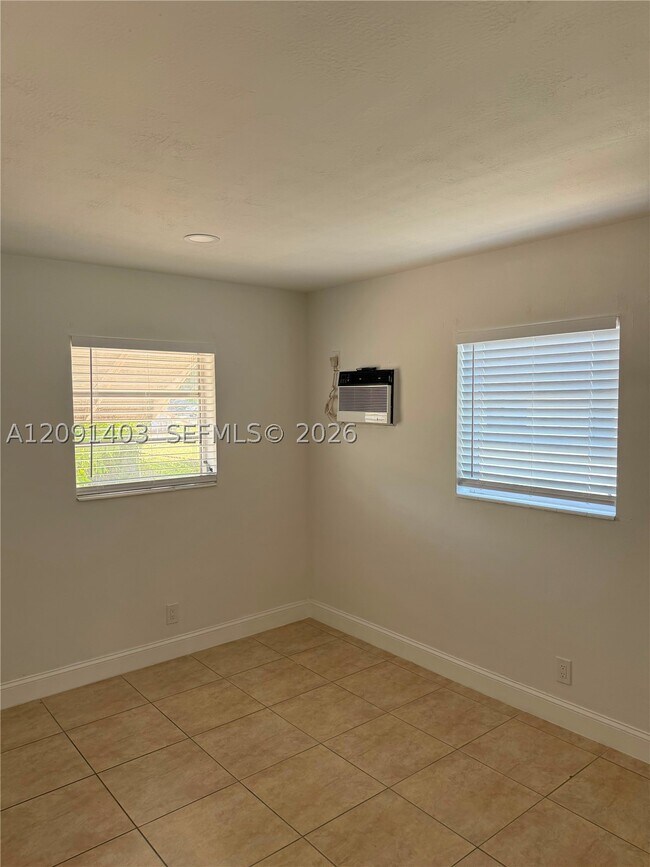 Foto del edificio - 504 NW 7th Ct