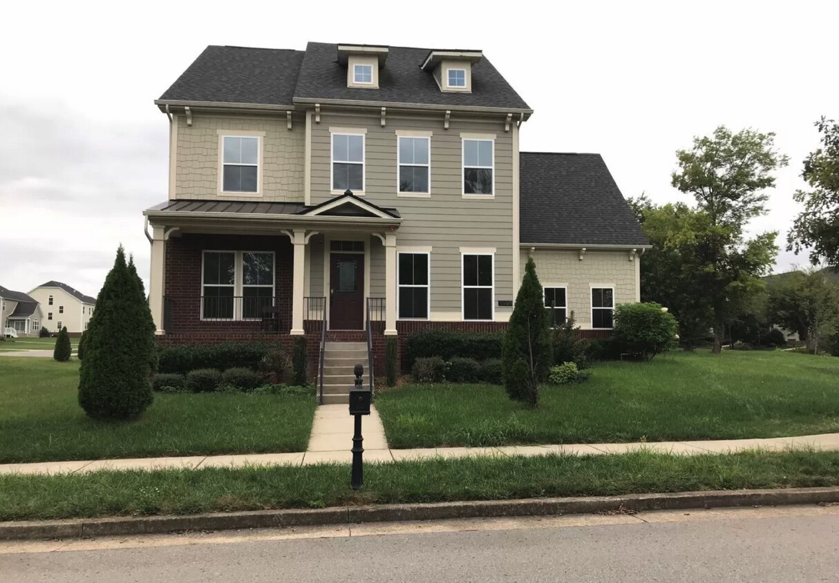 Foto principal - "Spacious 6-Bedroom Family Home on Shallow...