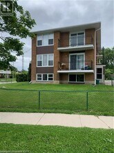 Building Photo - 6 Elmsdale Dr