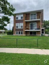 Building Photo - 6 Elmsdale Dr