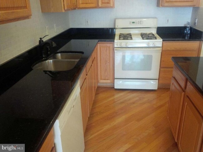 Building Photo - 14140 Tatani Dr