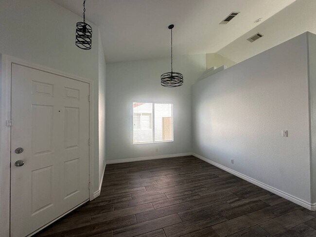 Foto del edificio - 3 BEDROOM SINGLE STORY HOME WITH ABOVE GROUND SPA!