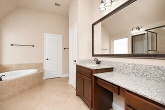 Building Photo - 173 Pinnacle Ridge Dr
