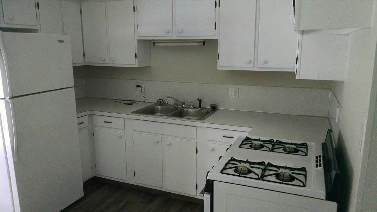 Primary Photo - 455 W Wright Ave