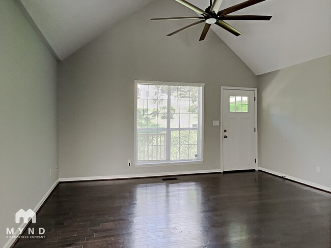 Building Photo - 1021 Medina Dr