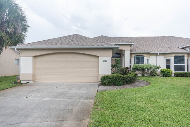 Foto del edificio - Beautiful Home in Satellite Beach including Lawncare and Community Pool