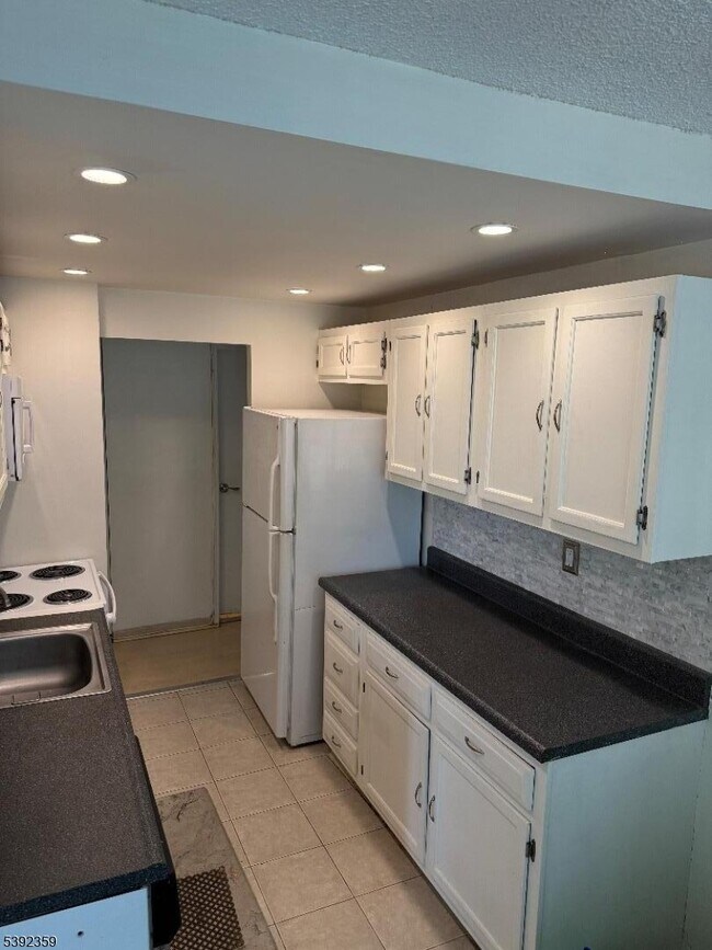 Foto del edificio - 300 Winston Dr