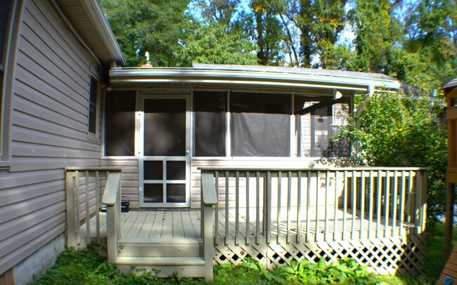 Building Photo - Hendersonville home 4 bedroom 3 bath