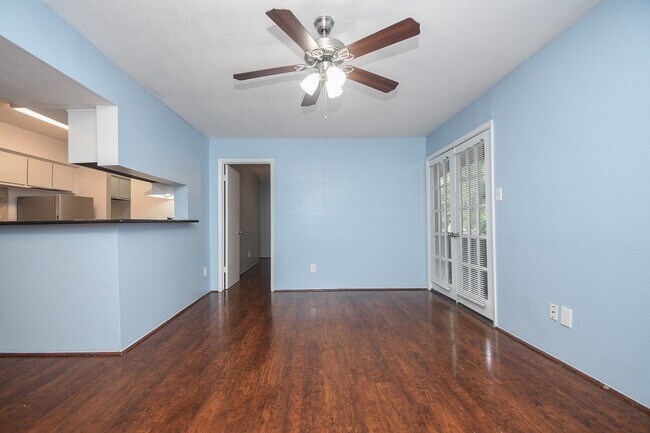 Building Photo - 10603 S Wilcrest Dr