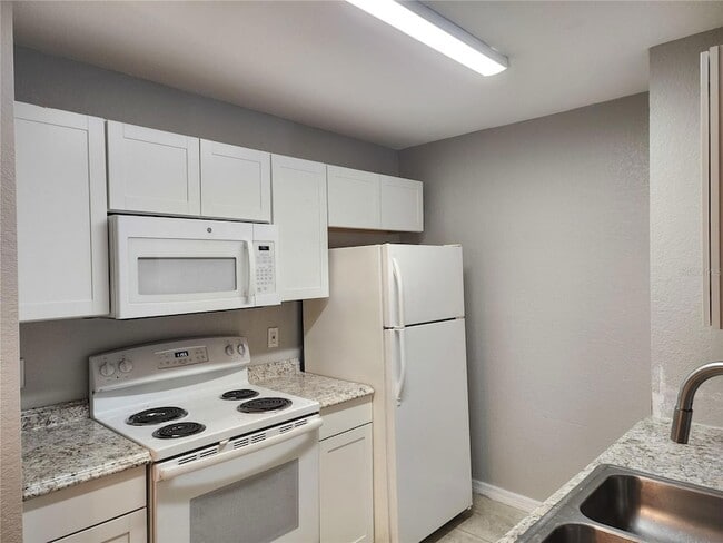 Building Photo - 8932 Manor Loop