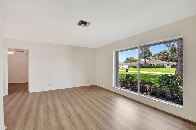 Foto del edificio - 3227 Pebble Beach Dr