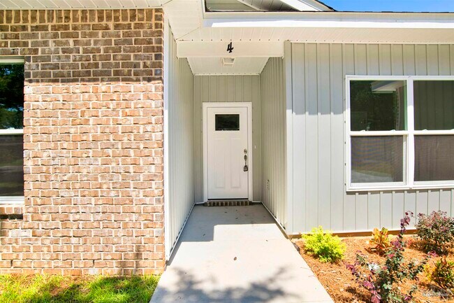 Foto del edificio - 4 Tennessee Dr