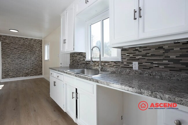 Foto del edificio - Charming 4 Bedroom Home!