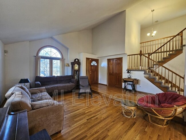 Building Photo - 3205 S Tulare Ct