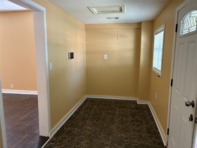 Building Photo - 5234 Claremont St