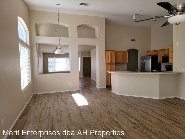 Foto del edificio - 3 br, 2 bath House - 8362 W PARADISE DR
